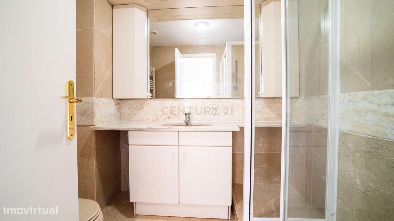 Apartamento T3 com Vista Mar – 5º Andar – A Dois Passos do Casino Esto-7