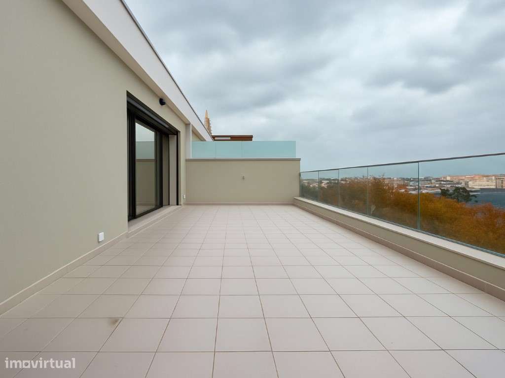 Apartamento T5 | Garagem em BOX | 2 Terraços-3