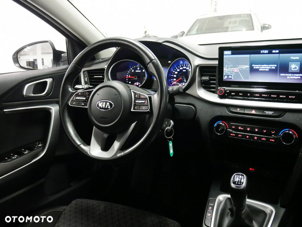 Kia Ceed - 13