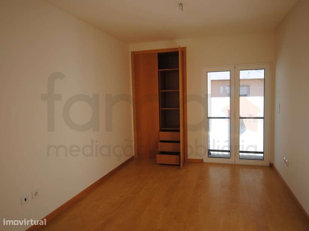 T3 Duplex com terraço centro da Parede-17