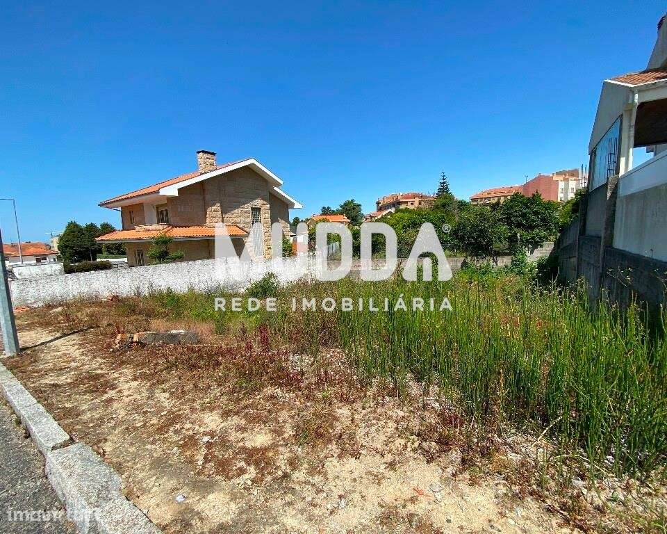 Terreno Urbano de 340 m2 para Construção de Moradia de dois Andares em - Grande imagem: 1/7