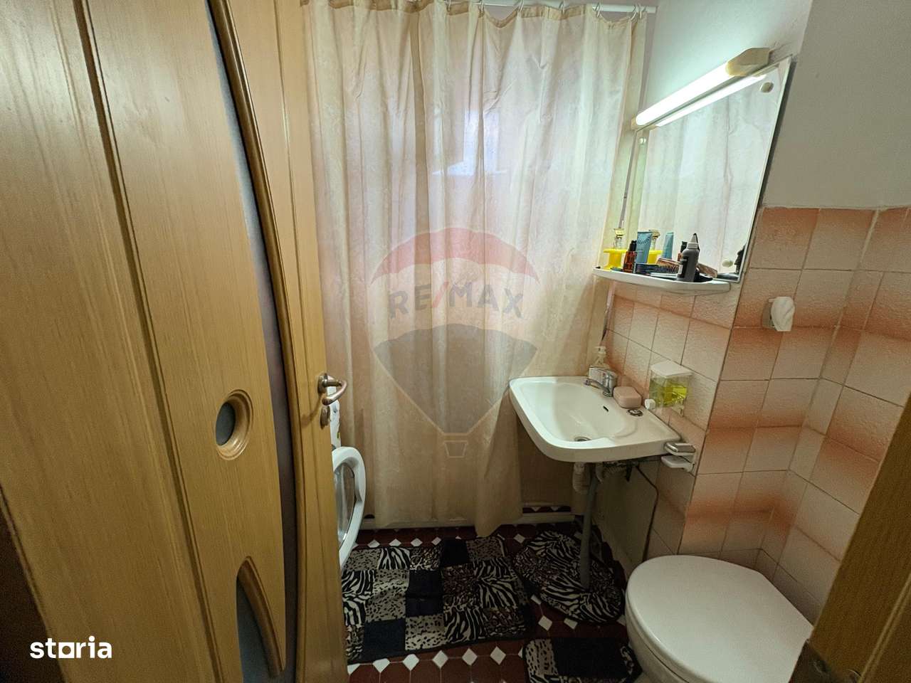 Apartament spațios cu 4 camere, vedere spectaculoasă, intrare Racadau-16