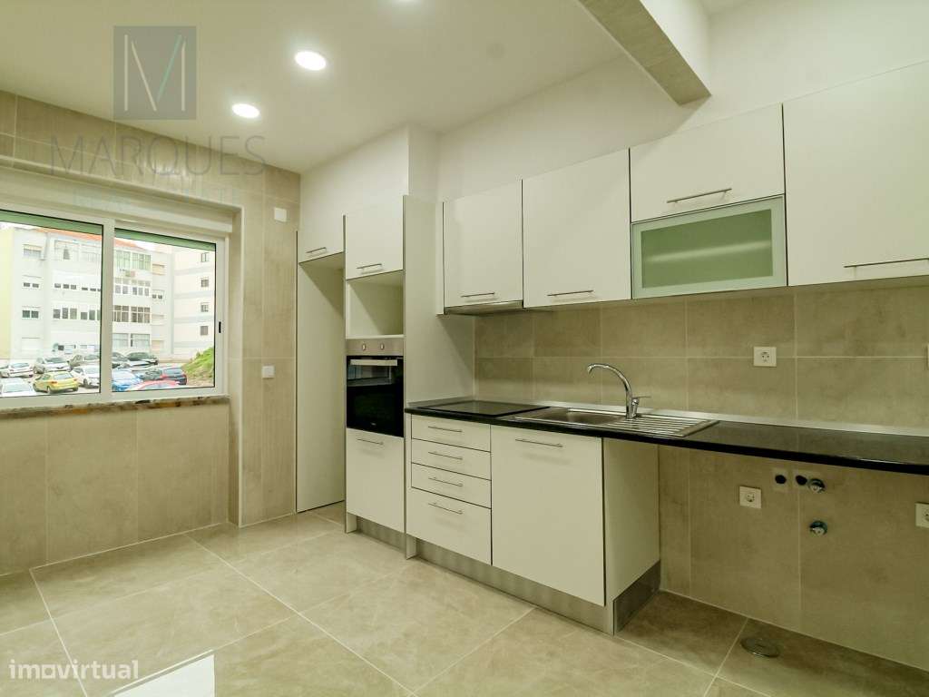 Apartamento T2 Remodelado na Cova da Piedade - Grande imagem: 2/12