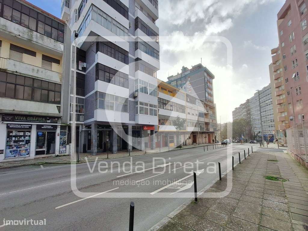 Apartamento T3 totalmente remodelado - Vista Rio!-33