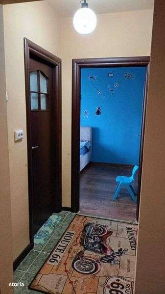 vând apartament cu 2 camere zona centrala - Imagine principală: 4/5