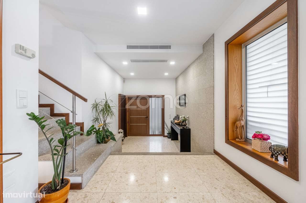 Moradia T3 c/Suítes e Piscina na Quinta das Luzes-7