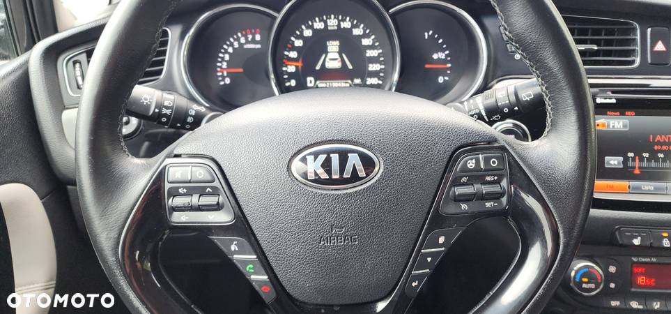 Kia Ceed 1.6 GDI DCT SW Platinum Edition - 16