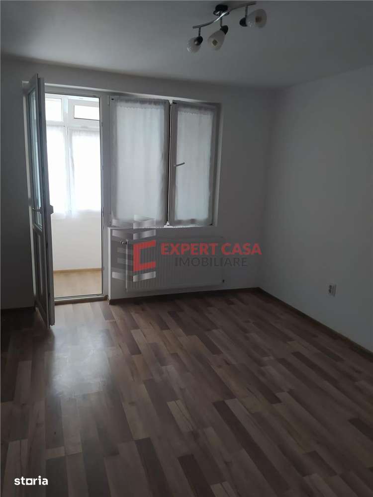 Apartament 2 camere Targu Neamt - Imagine principală: 5/8