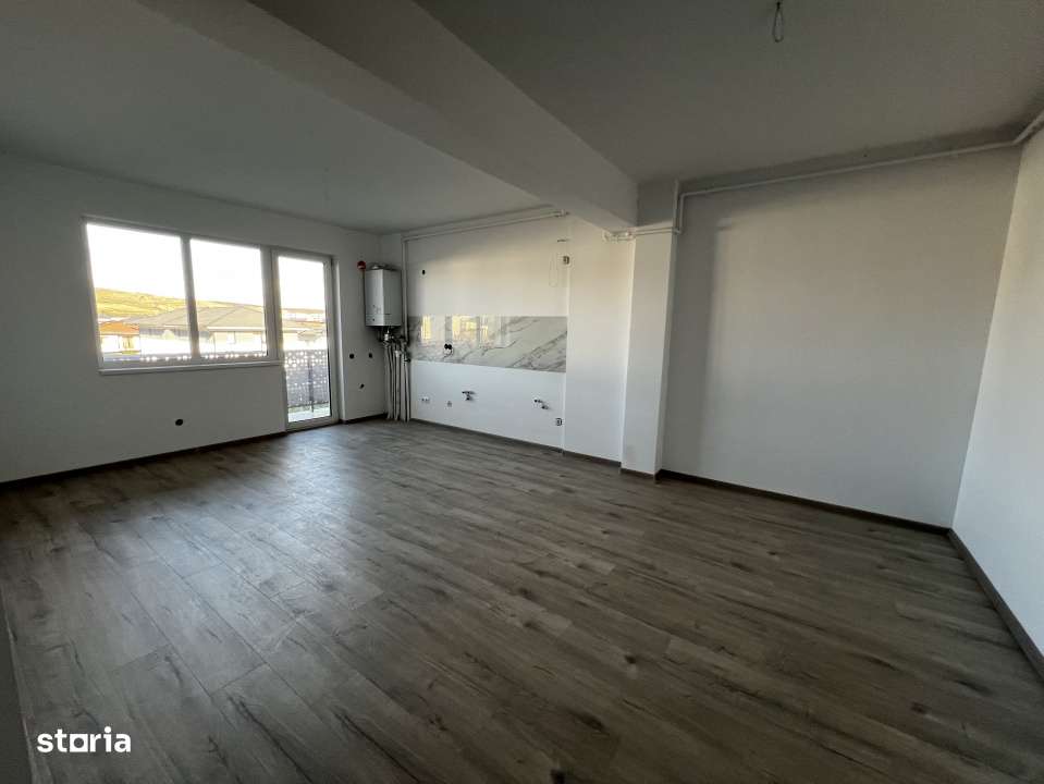 Apartament de 2 camere, 49 mp, balcon, zona Teilor — fotografia 1
