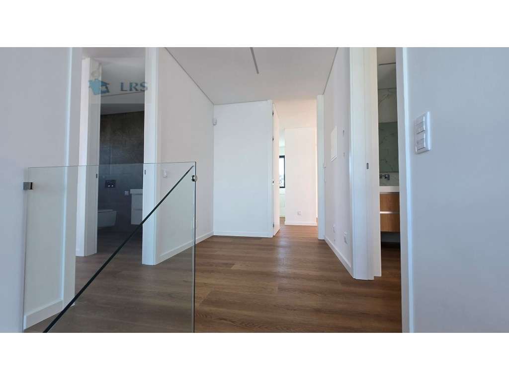 Murches, lindos acabamentos, moradia isolada com 3 suites e 1 quatr...-25