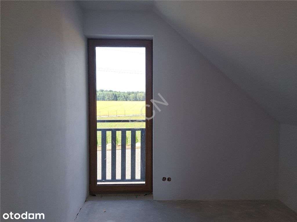 Wolnostojący dom w spokojnej okolicy.-9