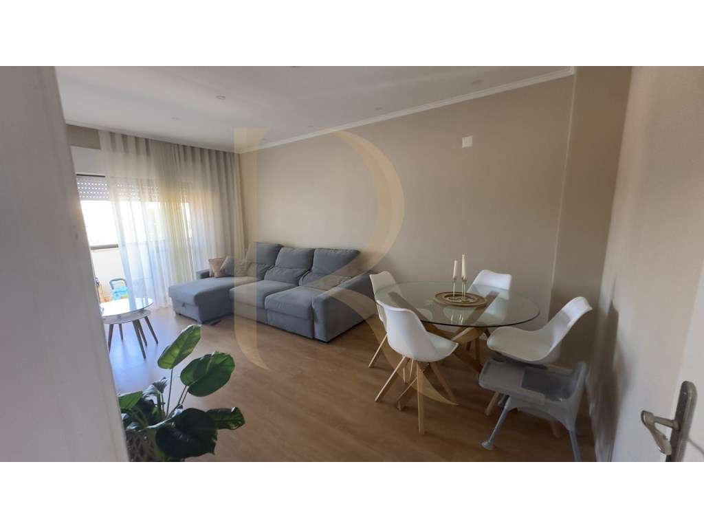 Apartamento T3 com elevador, marquise e arrecadação no Fogueteiro-7