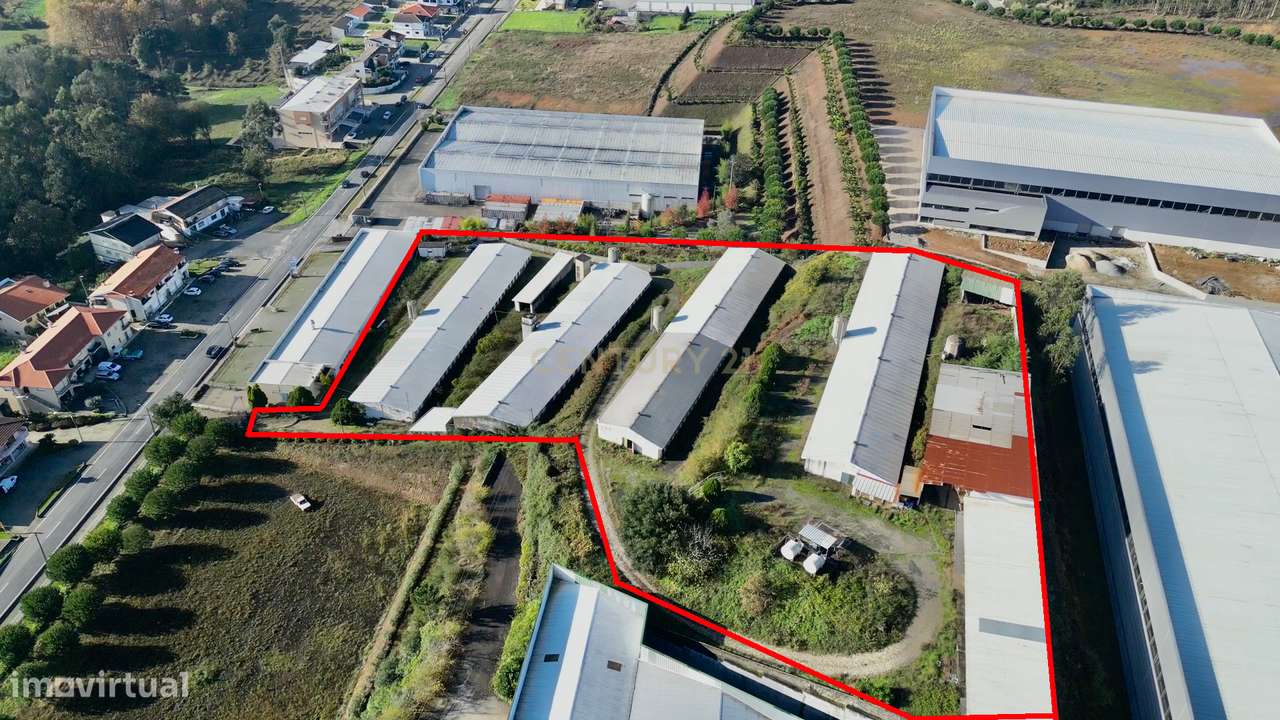 Lote 12.750 m² com 5 Armazéns | Acesso imediato à A41 | Oportunidade Ú-1