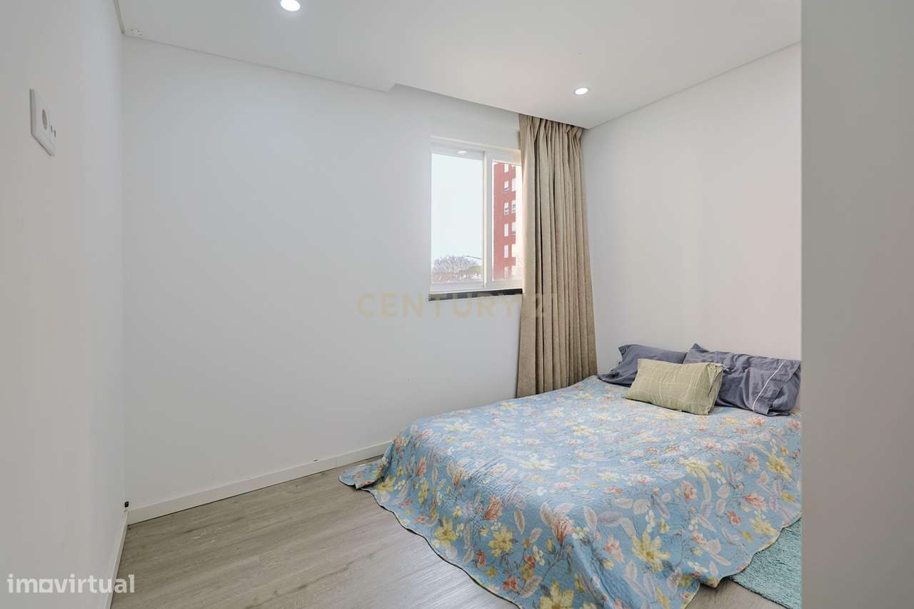 Apartamento T2 Renovado em Corroios, Seixal-10