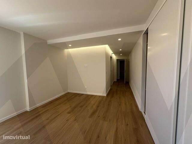 Apartamento T2 Completamente Remodelado - Centro Ericeira-20