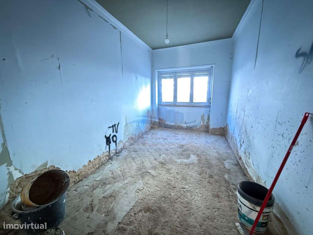 Deslumbrante T2 Totalmente Remodelado com terraço - Amadora-6