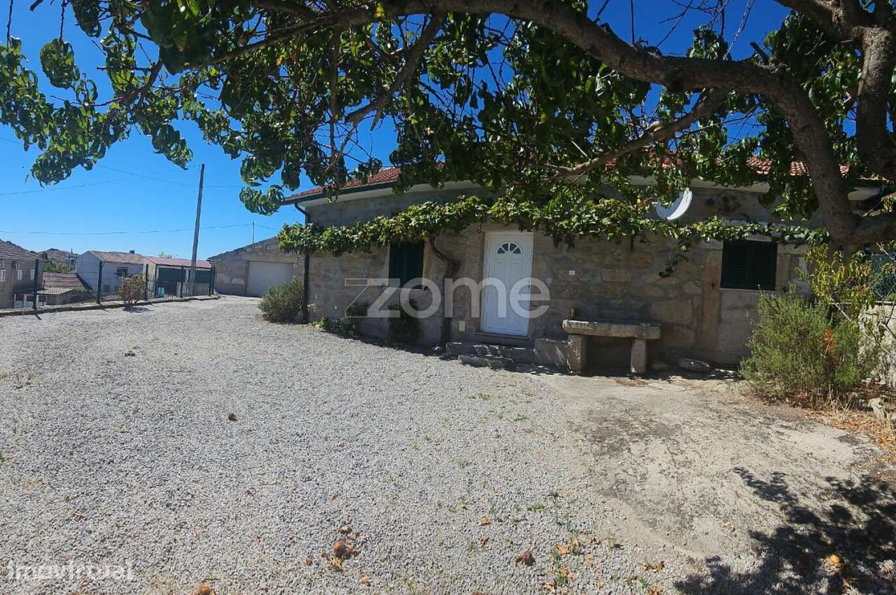 Moradia T2+1 com garagem e jardim | Vila Verde, Alijó-19