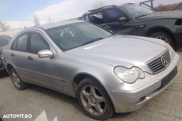 Dezmembram Mercedes Benz C Class,W203,2.2 cdi,an fabr 2003 - 1