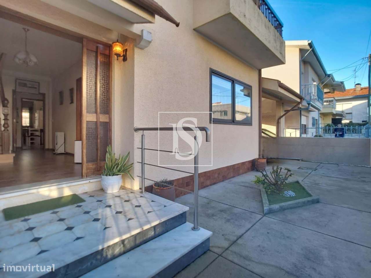 Moradia T4+1 de 3 frentes com alpendre, anexos e garagem em Moreira da - Grande imagem: 3/49