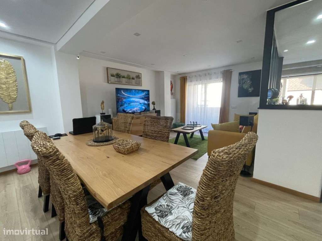 Apartamento T2 Localizado Na 2 Linha De Mar Na Povoa De Varzim