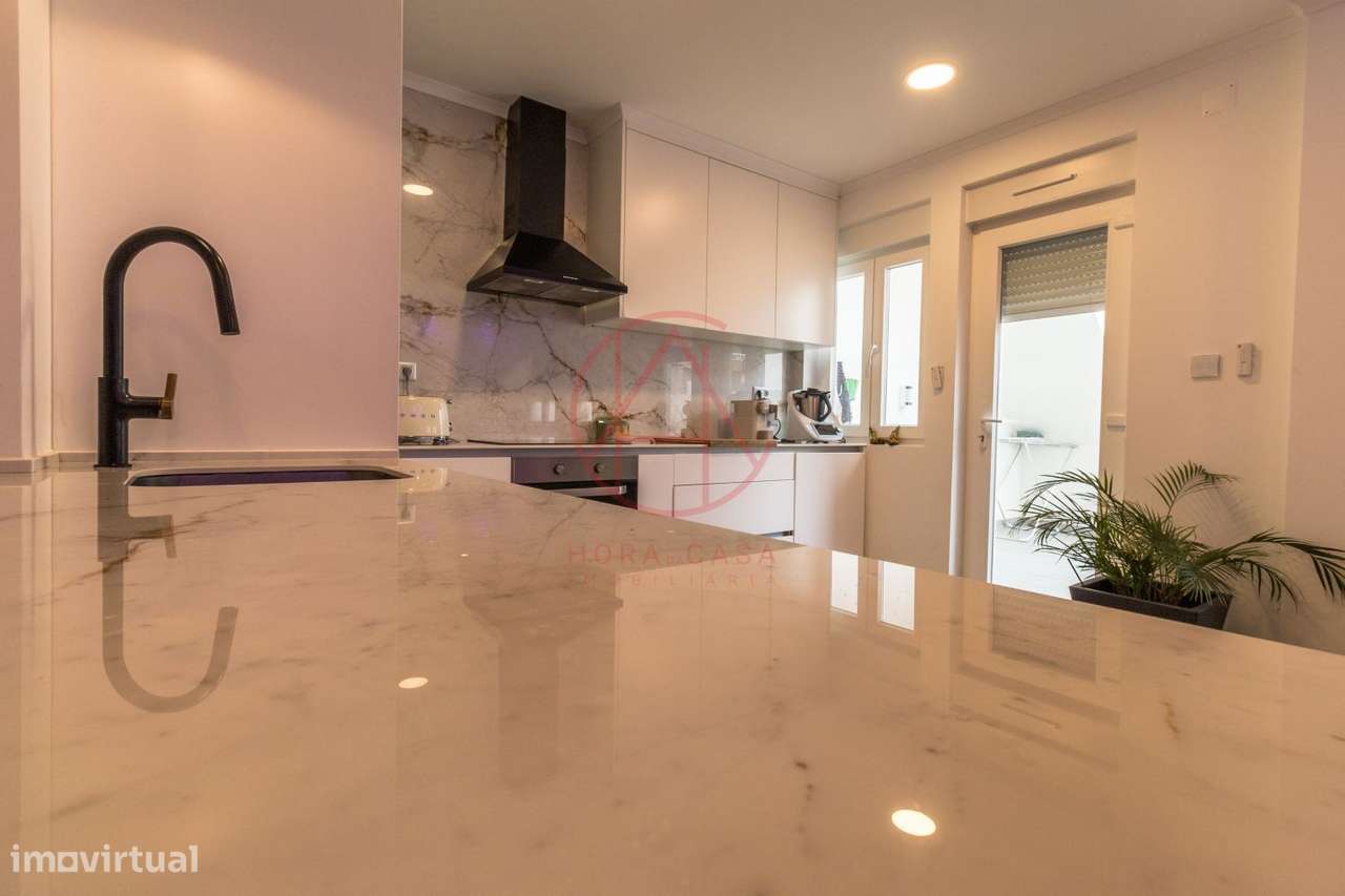 R/C de Moradia bi-familiar com quintal e garagem individual-9