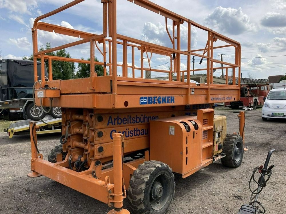 Podnośnik nożycowy haulotte h15sdx 4x4 podpory 6905 mg 15 metrów  podnośnik nożycowy haulotte h15sdx 4x4 podpory 6905 mg 15 metrów 2007