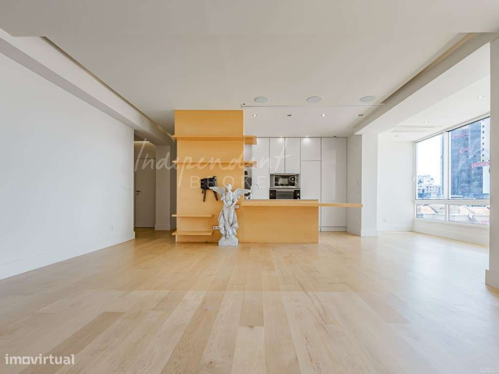 APARTAMENTO T3 TRANSFORMADO EM T2+1 NA AVENIDA CONSELHEIRO FERNANDO...-3