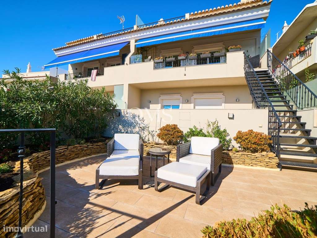 Duplex contemporâneo de três níveis em Santa Bárbara de Nexe, Algarve-33