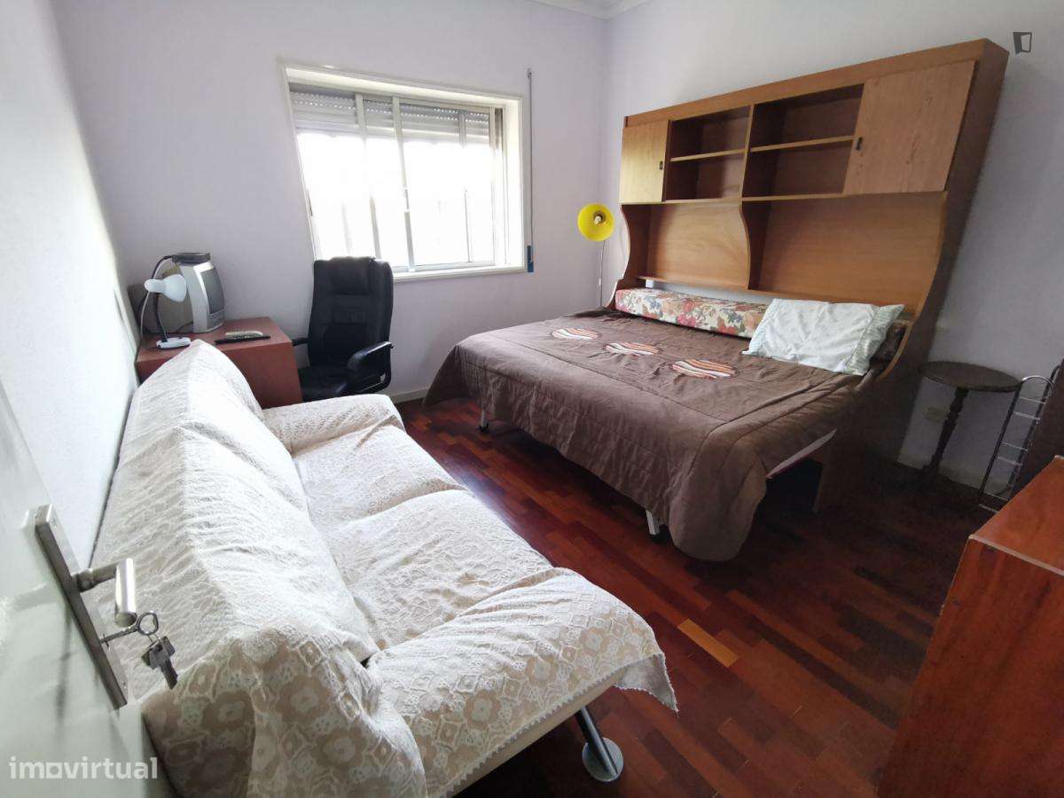 Quarto - localizado em Vila nova de gaia - Grande imagem: 3/10
