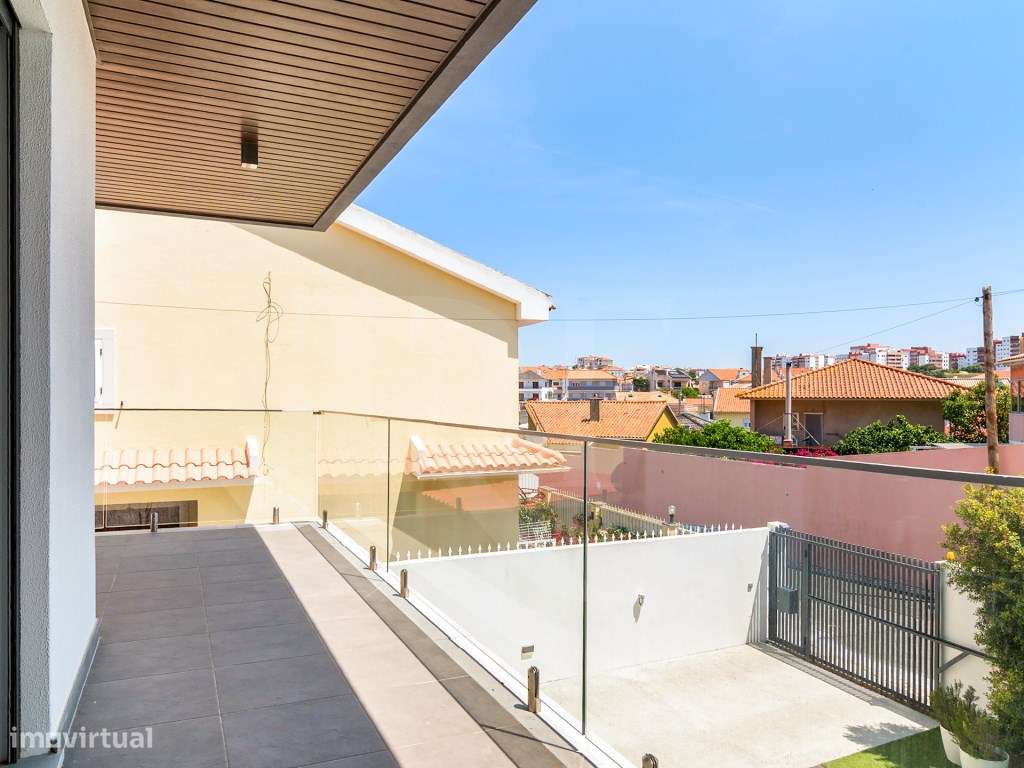 Moradia de luxo T4 no Murtal com piscina aquecida e rooftop panorâmico-15