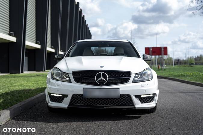 Mercedes-Benz Klasa C 63 AMG AMG SPEEDSHIFT MCT AMG Performance Package - 12