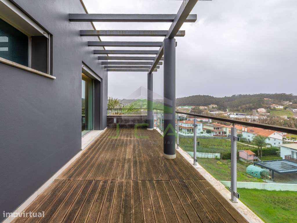 Moradia V4 isolada a 3min de Leiria-45