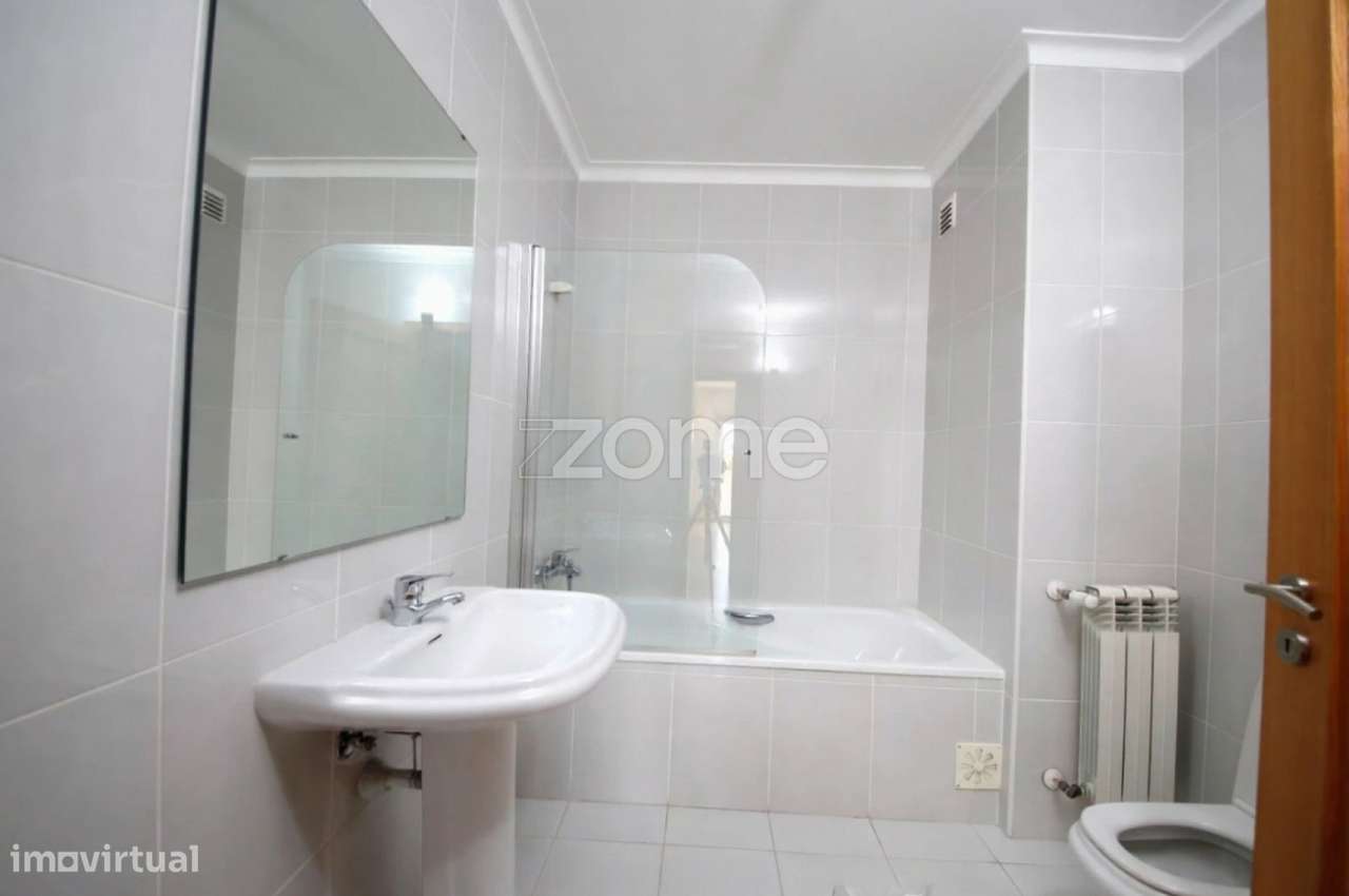 Apartamento T3 Arrendado na Q. Bosque Oportunidade para INVESTIDORES-9