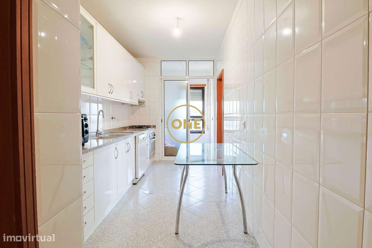 Excelente Apartamento T3 + 1 Escritório no Centro da Trofa!-7