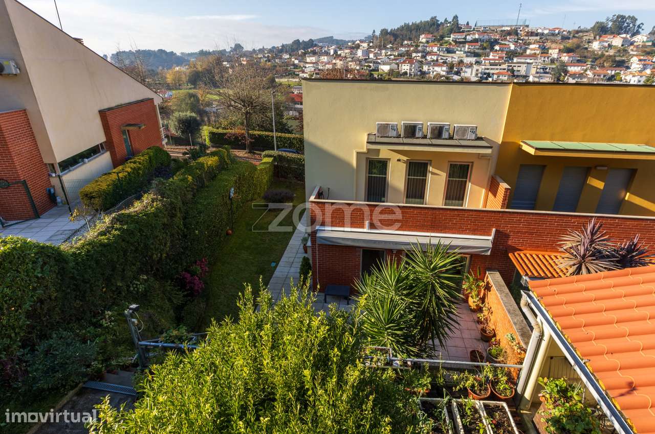 Moradia Geminada T3 em Aldão-27