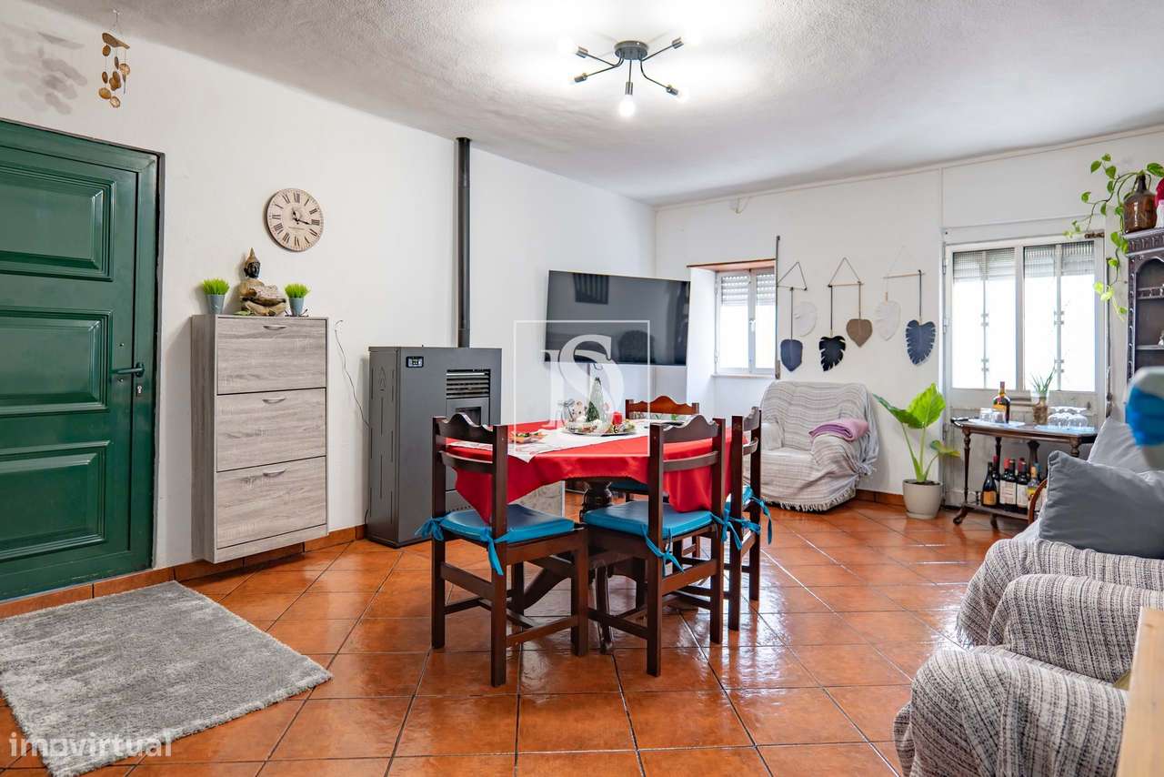 Moradia Renovada com Terraço e Vista Campo em Lamarosa-5