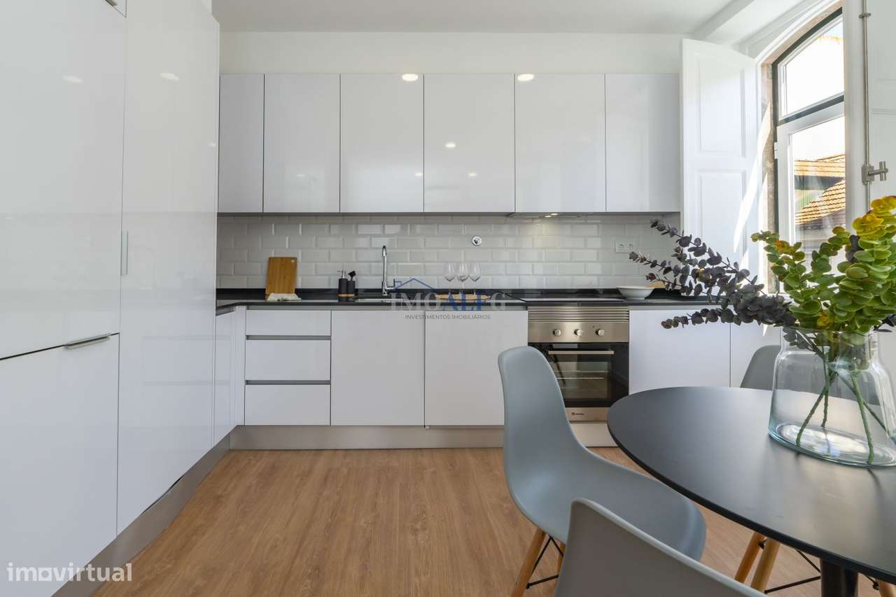 Apartamento T2 remodelado, mobilado com duas varandas - Grande imagem: 5/35