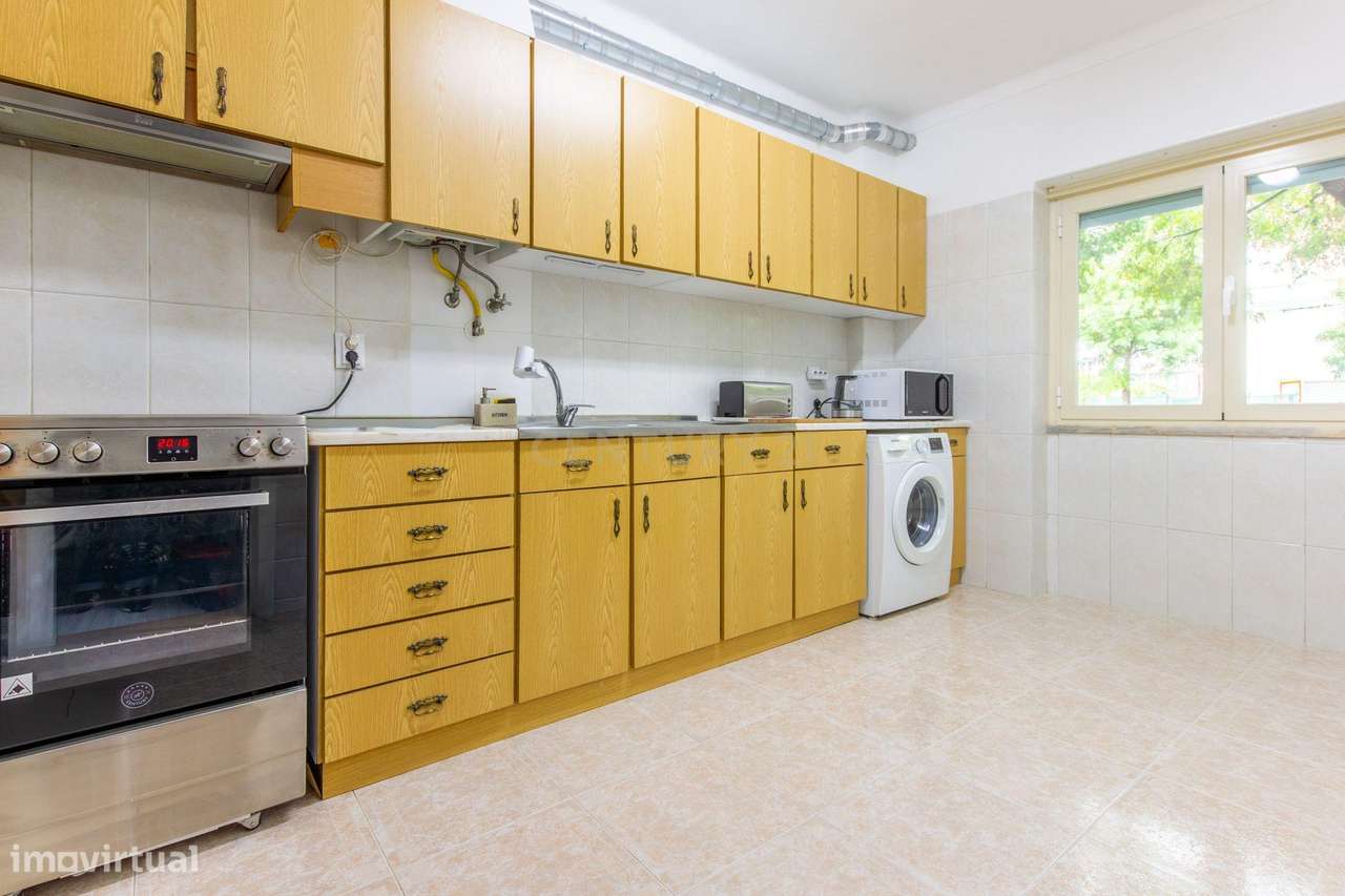Apartamento originalmente T3, convertido em T2 (mas facilmente reversí-15