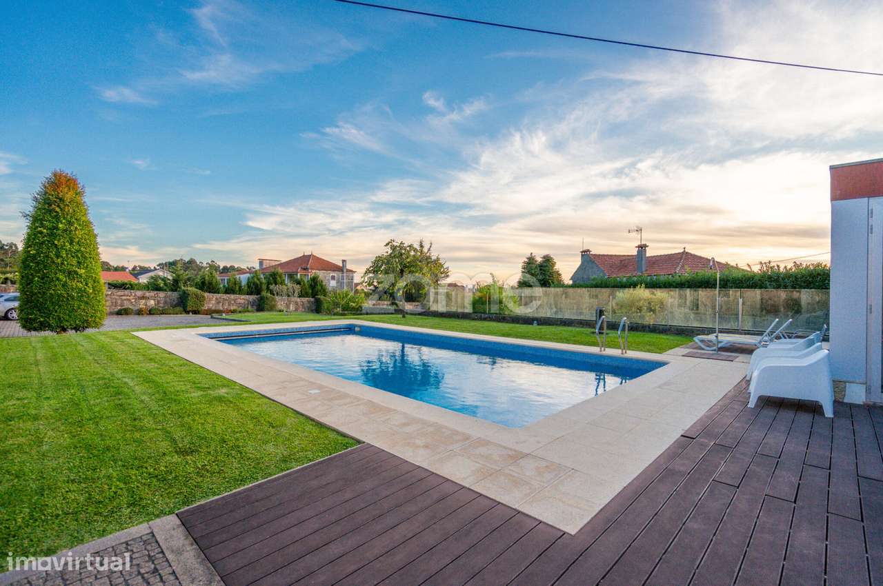 Moradia T4 com piscina | Esposende-45