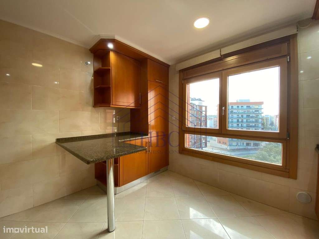 Apartamento T3 nas Colinas do Cruzeiro | 4 Parqueamentos + Arrecadação-11