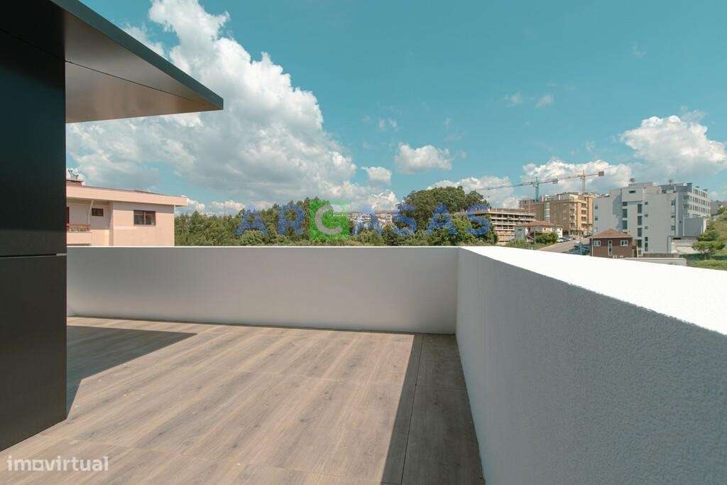 Apartamento T3 com varanda e garagem fechada em São Cosme, Gondomar-20