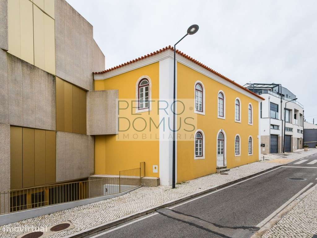 Apartamento T1+1 Único no Centro Histórico de Leiria-30
