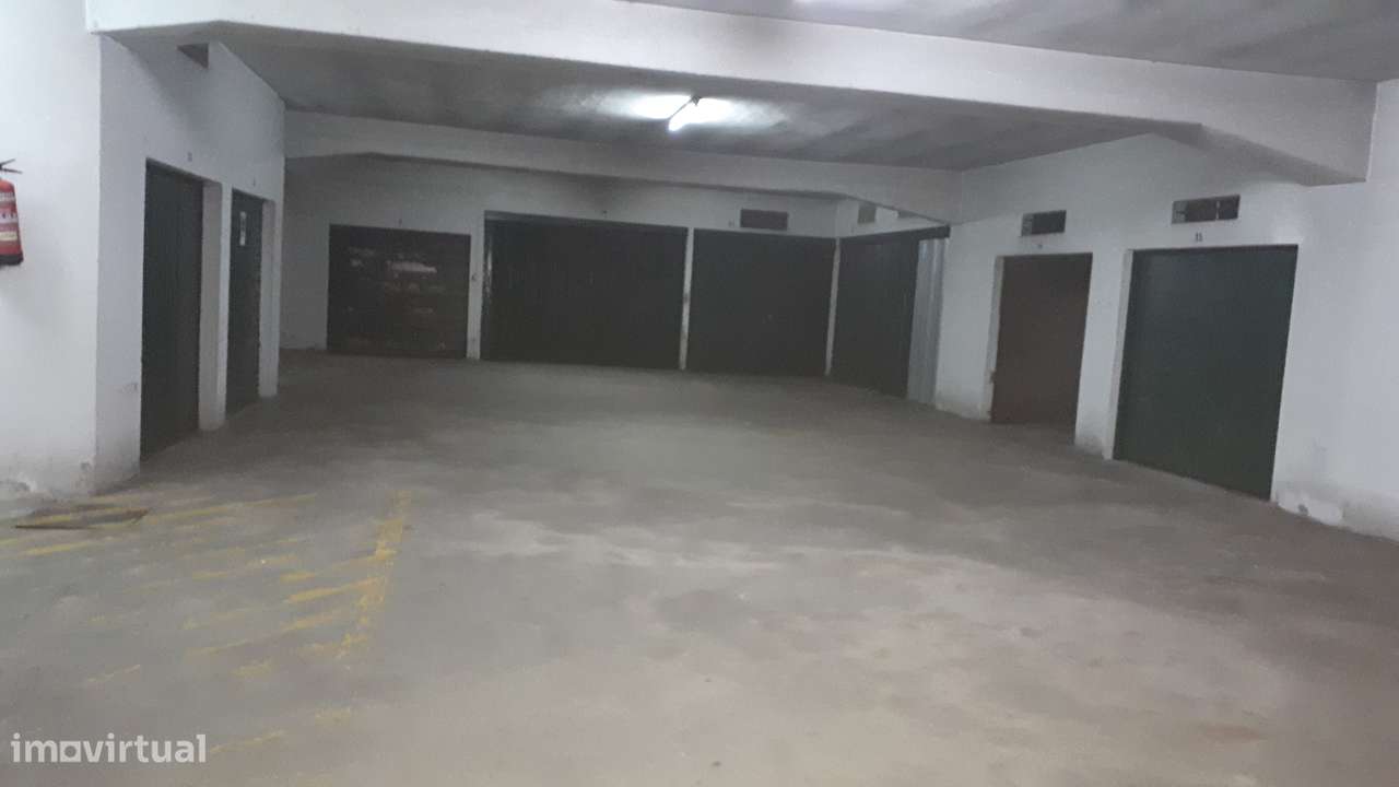 Garagem de 20m² no centro de Braga com iluminação - Grande imagem: 3/3