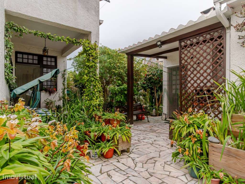 Moradia T5 centro da Charneca da Caparica-26