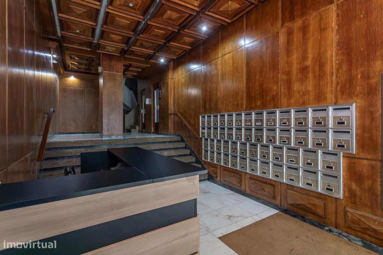 Excelente Espaço Comercial com 377m2 à Venda na Rua Duque de Palmela, - Grande imagem: 4/53