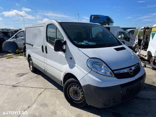 Dezmembrez Opel Vivaro - 4