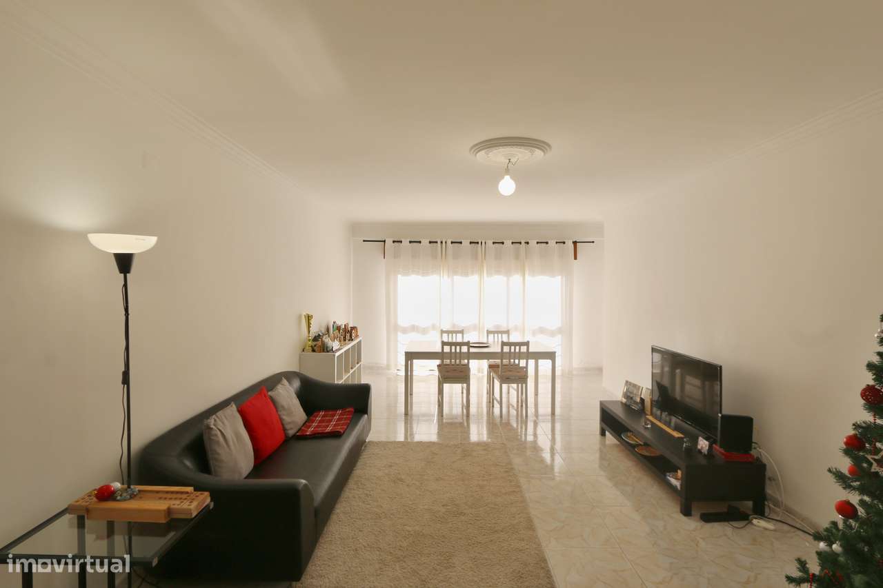 Excelente 3 assoalhadas com arrecadação em Massamá - Grande imagem: 3/16