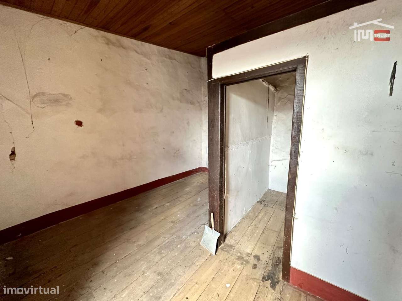 Fantástico Investimento - Moradia com Quintal - Sarilhos Grandes-29