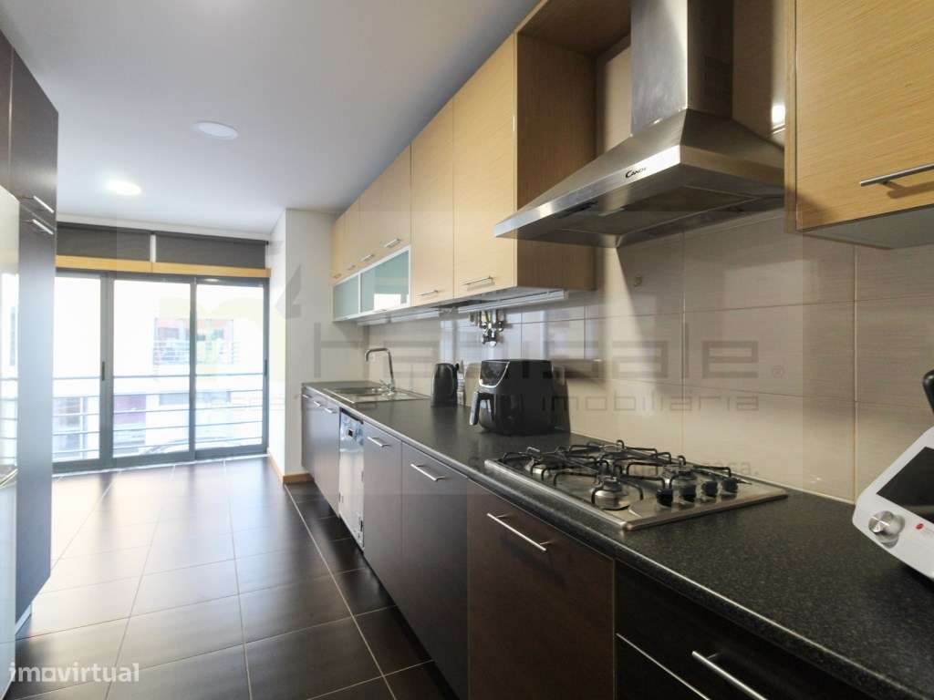 T2 na Ramada, com parqueamento e arrecadação. - Grande imagem: 5/23