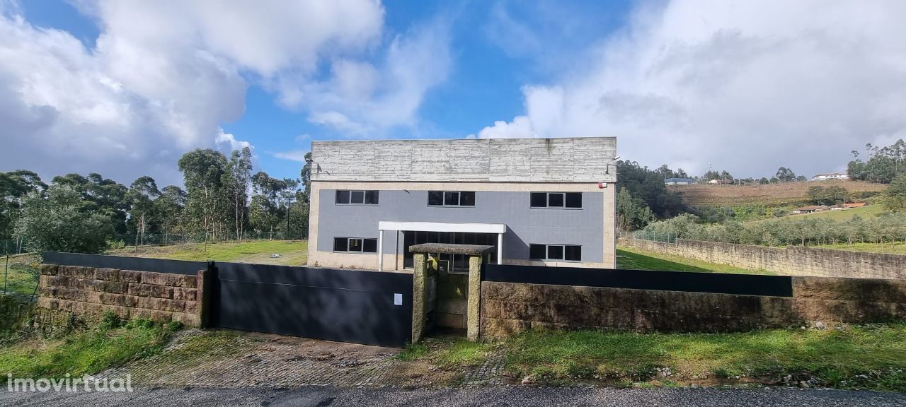 ﻿Pavilhão/armazém com atividade industrial em Celorico de Basto